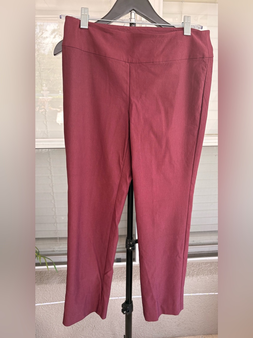 NIC+ZOE Burgundy Shell Top